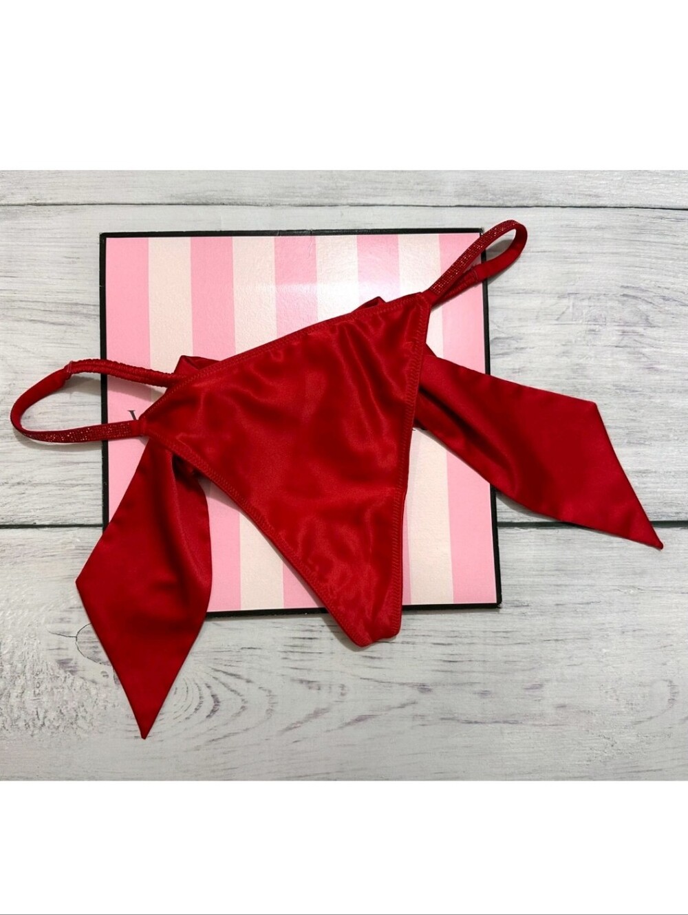 Victoria's secret DREAM ANGELS Satin Twinkle shine Bow V-String Panty SMALL RED